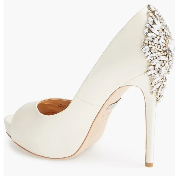 🌸BADGLEY MISCHKA🌸 Kiara Crystal Back Open Toe Pump  size 6.5 - Picture 2 of 16